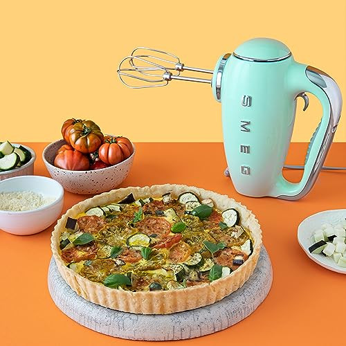 Smeg HMF01PGEU elektromos mixer, 9 sebesség, turbó, sima indítás, 4 habverő, 2 dagasztókar, bevonatos, 250 W (pasztell zöld)
