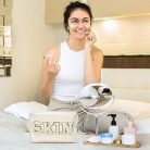 Y1tvei Skin fehér utazó kozmetikai táska, preppy patch varsity betűs pipere táska - outlet termék