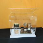 Top nyitható, átlátszó akril vitrin összeszerelés, vastagított alap, robusztus - outlet termék