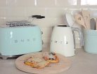 Smeg TSF01PGEU kenyérpirító (2 szeletes, 6 fokozat, melegítő, kiolvasztó, bagel funkció, morzsatálca, 950W, pasztellzöld)